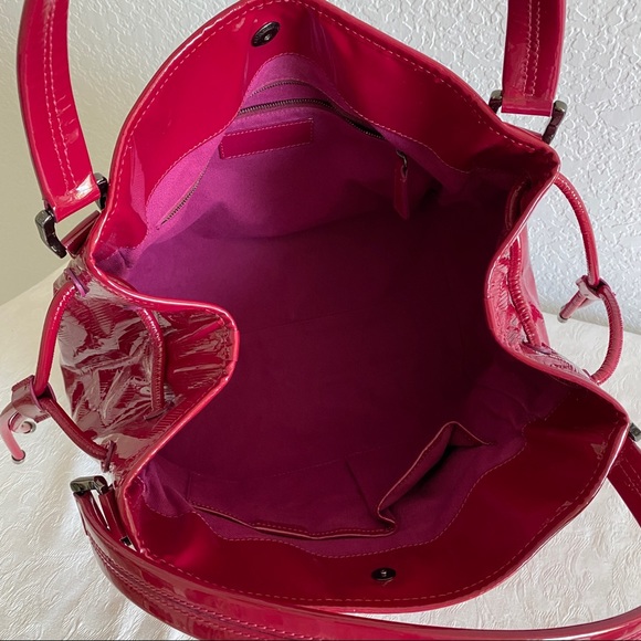 Burberry raspberry embossed check patent leather tote bag - Picture 3 of 12